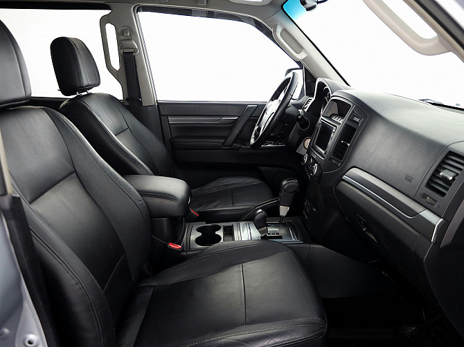 Mitsubishi Pajero Luxury ATM 3.2 Di-D 125kW Tallina - foto 6