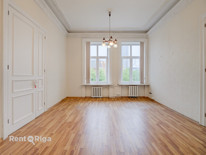 Izīrē gaišas un plašas biroja telpas ar skatu uz Daugavu, Citadeles ielā 2a, Rīgā  Tiek Rīga - foto 9