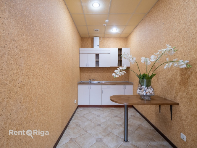 Iznomā biroja telpas Latgales ielā 250  Tiek iznomātas plašas un funkcionālas biroja telpas Rīga - foto 6