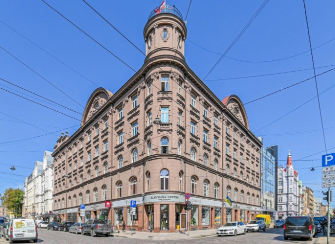Birojs renovētā Centra ēkā Blaumaņa un Tērbatas ielas krustojumā.  Sešas darba istabas, 5 Rīga - foto 1