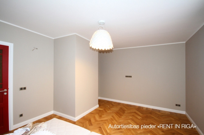 Sava privātmāja pašā pilsētas centrā. Tiek pārdota mājīga un pārdomāta māja ar nelielu Rīga - foto 6