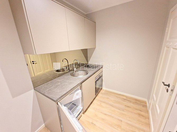 Fasādes māja, restaurēta māja, ieeja no ielas un pagalma, ir lifts, jumta terase, logi vērsti Rīga - foto 10