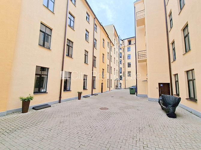 Fasādes māja, restaurēta māja, ieeja no ielas un pagalma, ir lifts, jumta terase, logi vērsti Rīga - foto 20