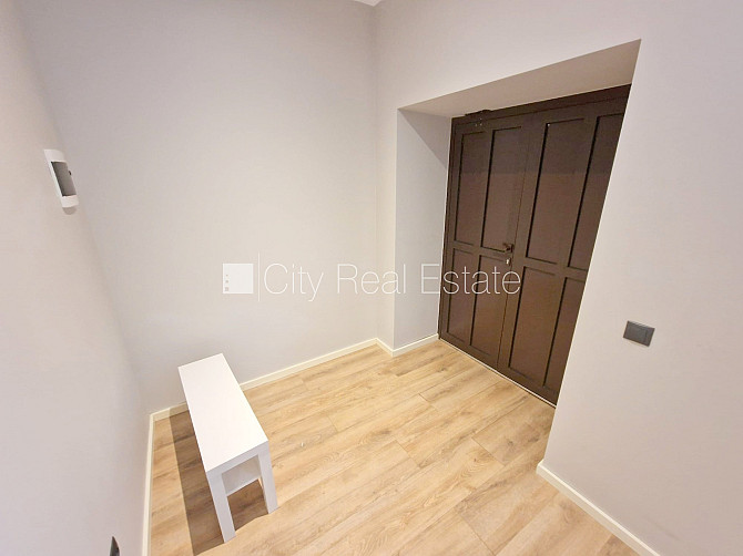 Fasādes māja, restaurēta māja, ieeja no ielas un pagalma, ir lifts, jumta terase, logi vērsti Rīga - foto 18