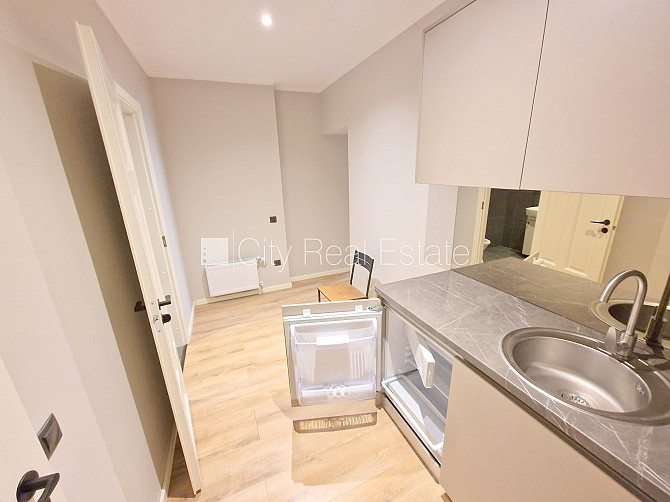Fasādes māja, restaurēta māja, ieeja no ielas un pagalma, ir lifts, jumta terase, logi vērsti Rīga - foto 8