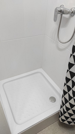 Dzīvoklī ir atsevišķa sanitārā telpa (tualete, izlietne, duša). Visas komunikācijas atrodas... Rīga - foto 15