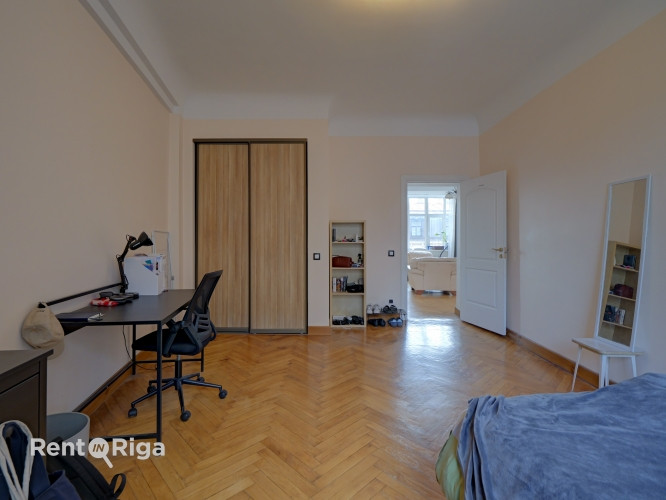 Plašs 4 istabu dzīvoklis pašā Rīgas centrā  Tērbatas ielā 55!  Pieejams uzreiz!  Izīrē Rīga - foto 6