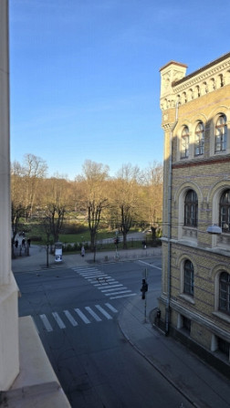Izīrē gaišu 2 istabu dzīvokli pašā Rīgas centrā!   Dzīvoklis atrodas vienā no Rīga - foto 9