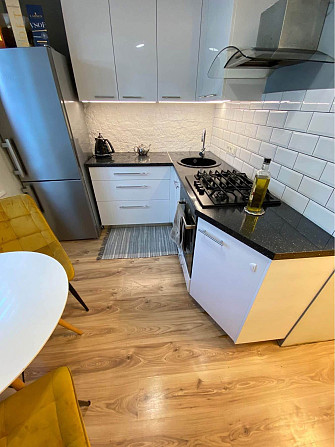 Продаётся светлая, уютная 2-комнатная квартира в Кенгарагсе 54 м², в тихом и зелёном районе.... Рига - изображение 2