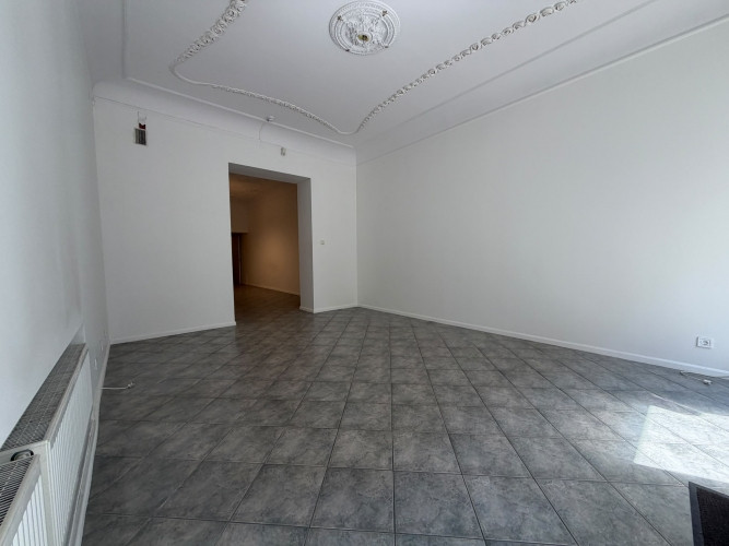 Iznomā tirdzniecības telpas aktīvajā Lāčplēša ielā ar stiklotu fasādes ieeju un lielisku Rīga - foto 3