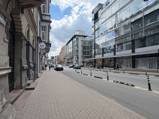 Iznomā tirdzniecības telpas aktīvajā Lāčplēša ielā ar stiklotu fasādes ieeju un lielisku Rīga - foto 2