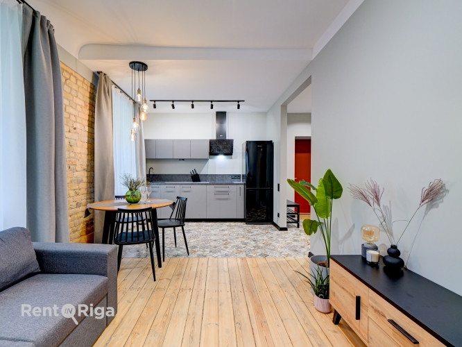Lieliska iespēja dzīvot Rīgas centrā  renovētā un mājīgā projektā.  Piedāvājam Rīga - foto 1