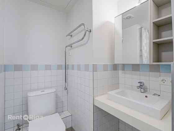 One-room apartment in the new Liepziedi development near Mežaparks.  The apartment is located on the Rīga