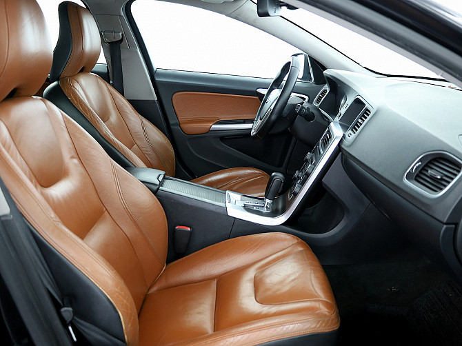 Volvo V60 Summum AWD 4x4 ATM 2.4 D5 151kW Tallina - foto 6