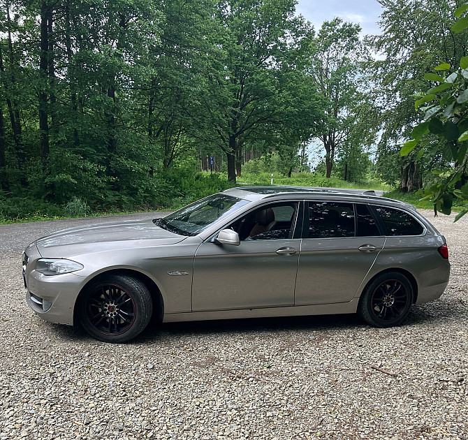 Pārdodu šampanieša krāsas kombi universal BMW F11, ar 3.0 dīzeļa dzinēju, automātisko... Ventspils - foto 2