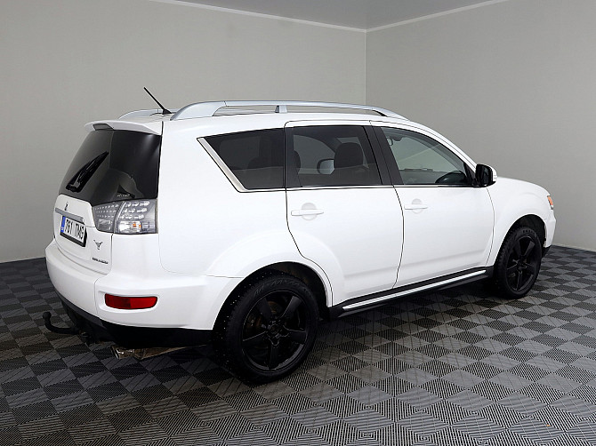 Mitsubishi Outlander Luxury Facelift ATM 2.2 Di-D 115kW Tallina - foto 3