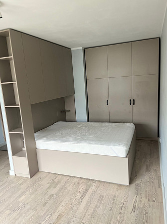 Tiek ilgtermiņā izīrēts gaišs un plašs studio tipa dzīvoklis. Dzīvoklī nesen veikts remonts. Rīga - foto 2
