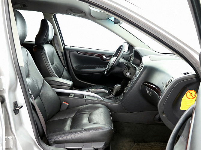 Volvo XC70 Summum AWD ATM 2.4 D5 120kW Tallina - foto 6