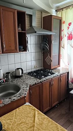 2-istabu dzīvoklis Hruščovkas sērijas ķieģeļu mājā Slokā, Jūrmalā, Dzirnavu iela 39A. Platība 35... Jūrmala - foto 4