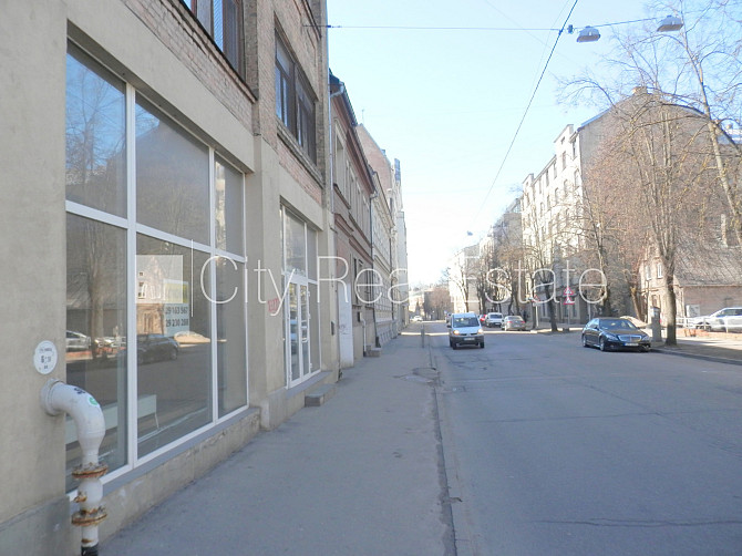 Fasādes māja, slēgta teritorija, vieta vairākām automašīnām, apsargāta teritorija, objektu Rīga - foto 1