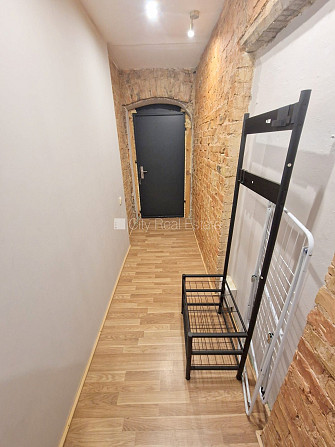 Pagalma ēka, renovēta māja, slēgts pagalms, ieeja no ielas, kāpņu telpa pēc kosmētiskā Rīga - foto 13