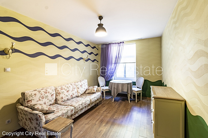 Pagalma māja, renovēta māja, labiekārtota apzaļumota teritorija, slēgts pagalms, iespēja Rīga - foto 1