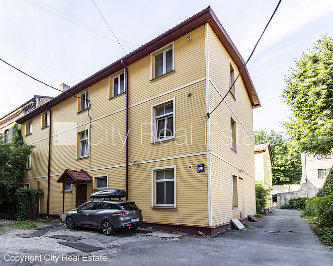 Pagalma māja, renovēta māja, labiekārtota apzaļumota teritorija, slēgts pagalms, iespēja Rīga - foto 14