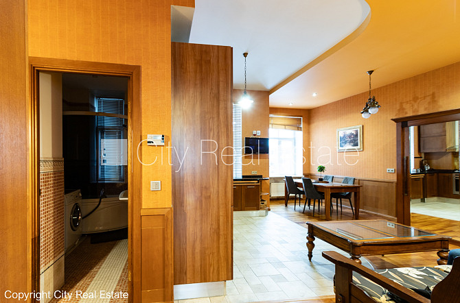 Renovēta māja, maksas stāvvieta, ir lifts, guļamistabu skaits 1 gab., viesistaba, viena istaba Rīga - foto 6