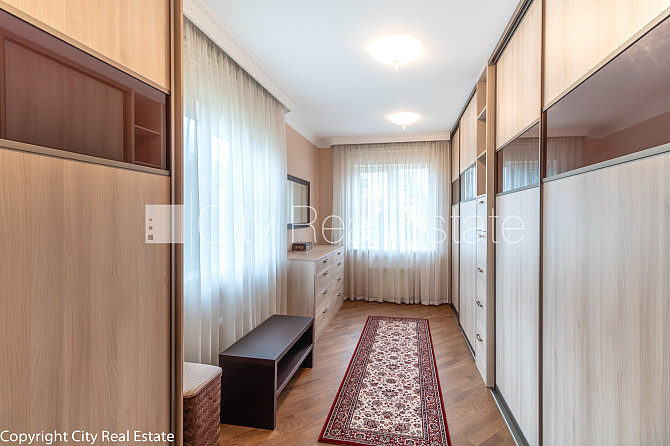 Privātmāja, bruģēts piebraucamais ceļš, automātiska zālāja laistīšanas sistēma, slēgts Rīga - foto 16