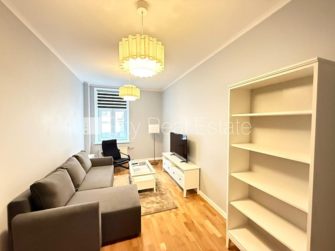 Fasādes māja, renovēta māja, slēgts pagalms, ieeja no ielas un pagalma, beletāža, kāpņu Rīga - foto 1