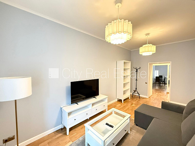 Fasādes māja, renovēta māja, slēgts pagalms, ieeja no ielas un pagalma, beletāža, kāpņu Rīga - foto 2