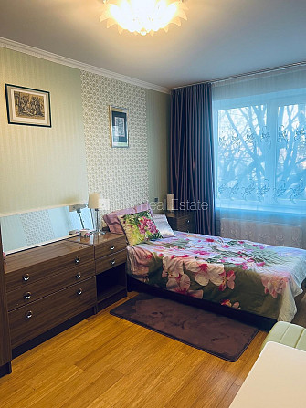 Fasādes māja, viena istaba izolēta, virtuve 6 m2, mainīti radiatori, centrālā apkure, Rīga - foto 1