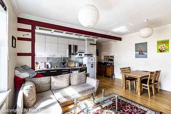 Дом во дворе, реновированный дом, благоустроенная озеленённая территория, Rīga