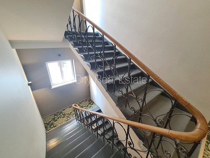 Fasādes māja, renovēta māja, slēgts pagalms, ieeja no pagalma, ir lifts, kāpņu telpa pēc Rīga - foto 19