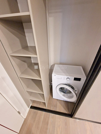 Pagalma māja, renovēta māja, slēgts pagalms, ieeja no pagalma, ir lifts, kāpņu telpa pēc Rīga - foto 15
