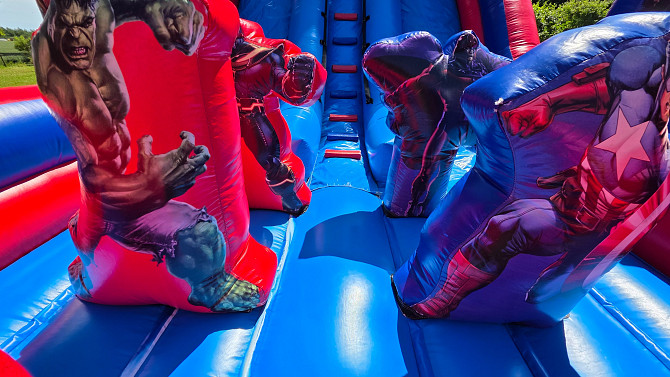 Pārdodu piepūšamo SPIDERMAN atrakciju. Redzamas lietošanas pazīmes, bet kopumā labā stāvoklī.... Элея - изображение 8