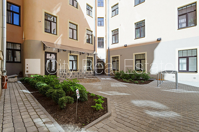 Fasādes māja, renovēta māja, slēgts pagalms, ieeja no ielas un pagalma, kāpņu telpa pēc Rīga - foto 17