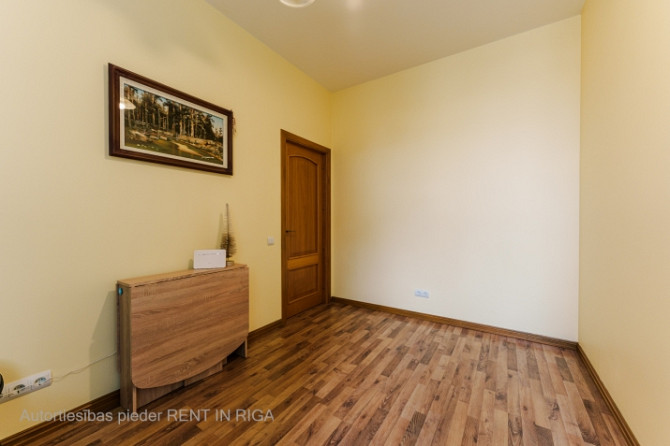 For long term rent fully furnished and equipped 2-bedroom apartment in the city center in a quiet co Рига - изображение 2
