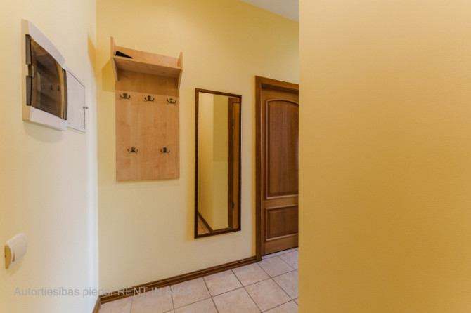 For long term rent fully furnished and equipped 2-bedroom apartment in the city center in a quiet co Рига - изображение 7
