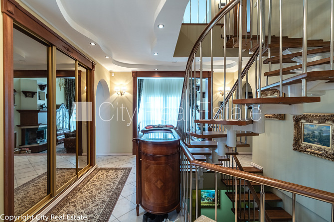 Zeme īpašumā, fasādes māja, renovēta māja, slēgts pagalms, ir lifts, kāpņu telpa pēc Rīga - foto 18
