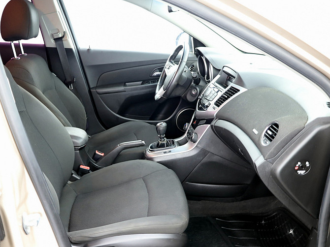 Chevrolet Cruze Comfort 1.8 104kW Таллин - изображение 6