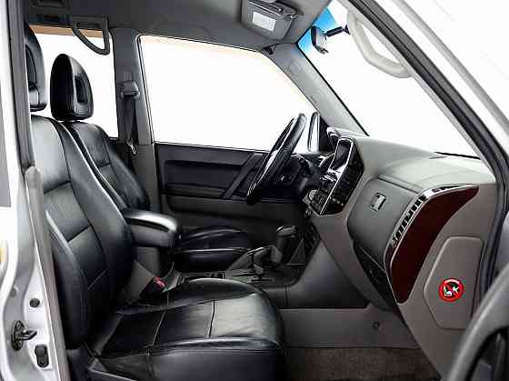Mitsubishi Pajero Luxury ATM 3.2 DI-D 121kW Tallina