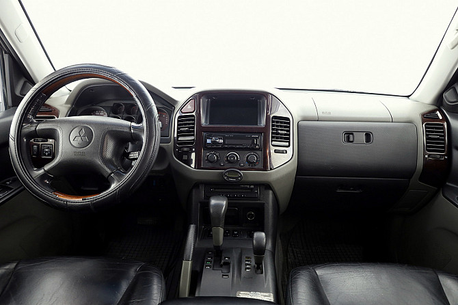Mitsubishi Pajero Luxury ATM 3.2 DI-D 121kW Tallina - foto 5