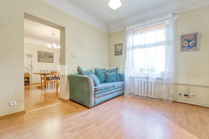Fasādes māja, slēgts pagalms, vieta automašīnai, ieeja no pagalma, kāpņu telpa pēc Rīga - foto 12