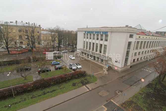 Дом во дворе, реновированный дом, вход с улицы, лестничная клетка после Рига - изображение 5