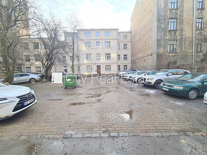 Здание во дворе, реновированный дом, вход со двора, лестничная клетка после Рига - изображение 13