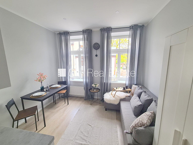 Fasādes māja, renovēta māja, slēgts pagalms, ieeja no ielas un pagalma, kāpņu telpa pēc Rīga - foto 1