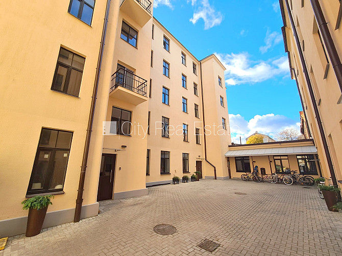 Pagalma ēka, renovēta māja, slēgts pagalms, ieeja no ielas un pagalma, kāpņu telpa pēc Rīga - foto 14