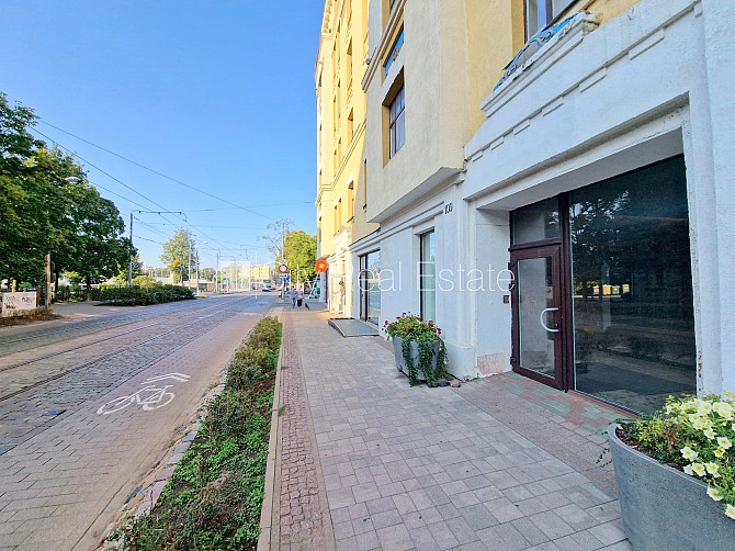 Pagalma ēka, renovēta māja, slēgts pagalms, ieeja no ielas un pagalma, kāpņu telpa pēc Rīga - foto 17