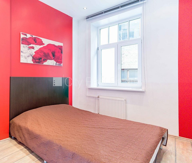 Fasādes māja, bruģēts piebraucamais ceļš, ieeja no pagalma, kāpņu telpa pēc kosmētiskā Rīga - foto 7